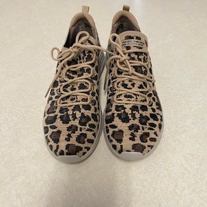 Bobs sketchers Flex Feline shoes for women size 9.5 cheetah print.